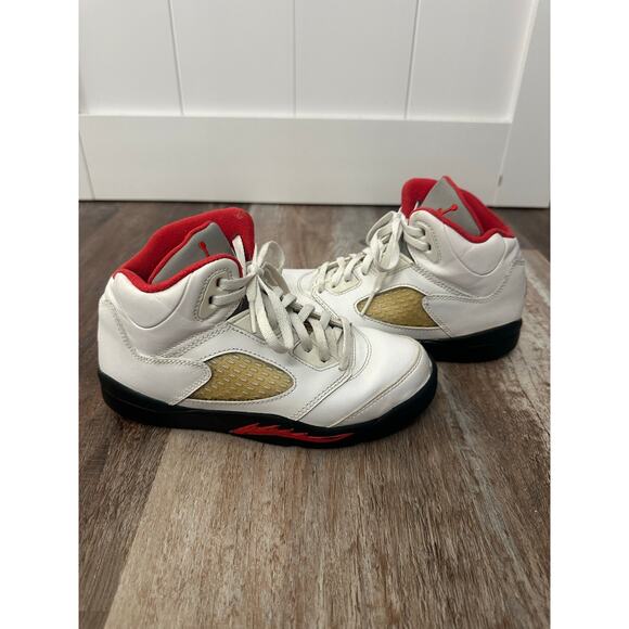 Air Jordan 5 Retro "Fire Red" in Big Kids size 2 - Picture 1 of 7